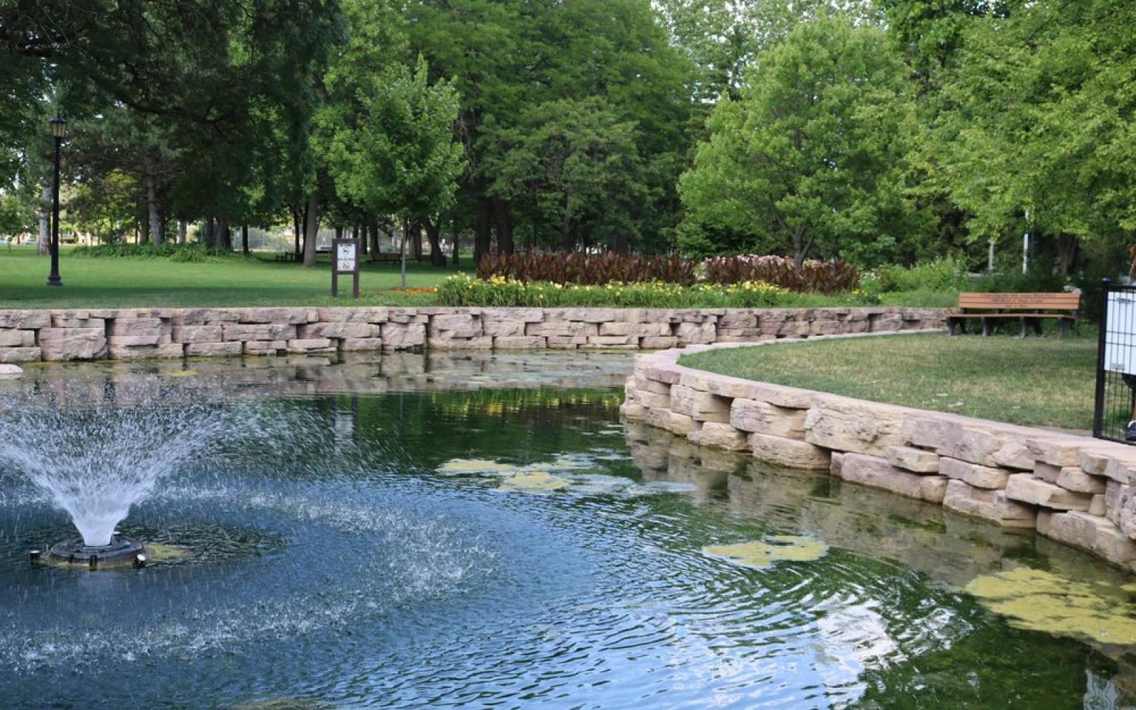 an image of the Proksa Park West Pond with the fountain running