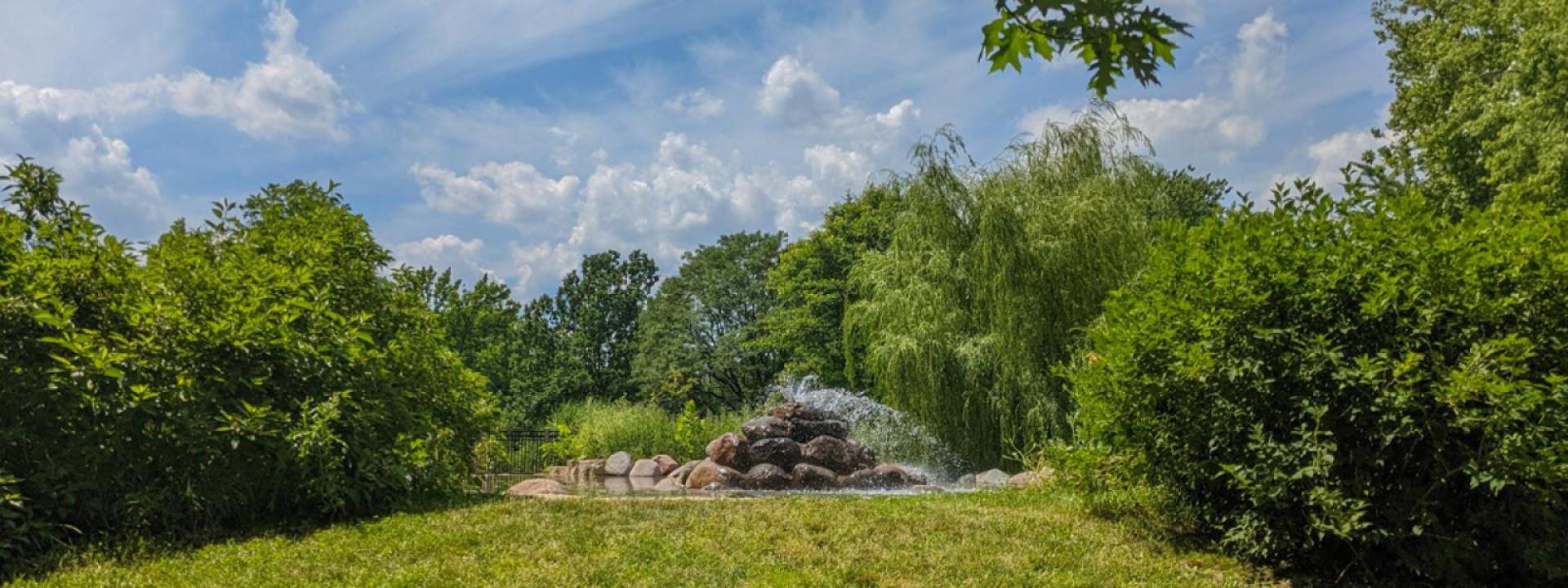and image of the East Fountain at Proksa Park